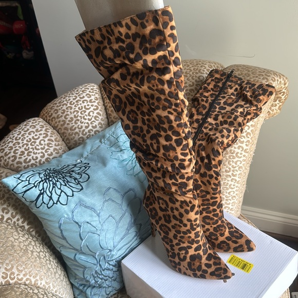 NIB X2B faux suede leopard stiletto knee boot - Picture 3 of 13